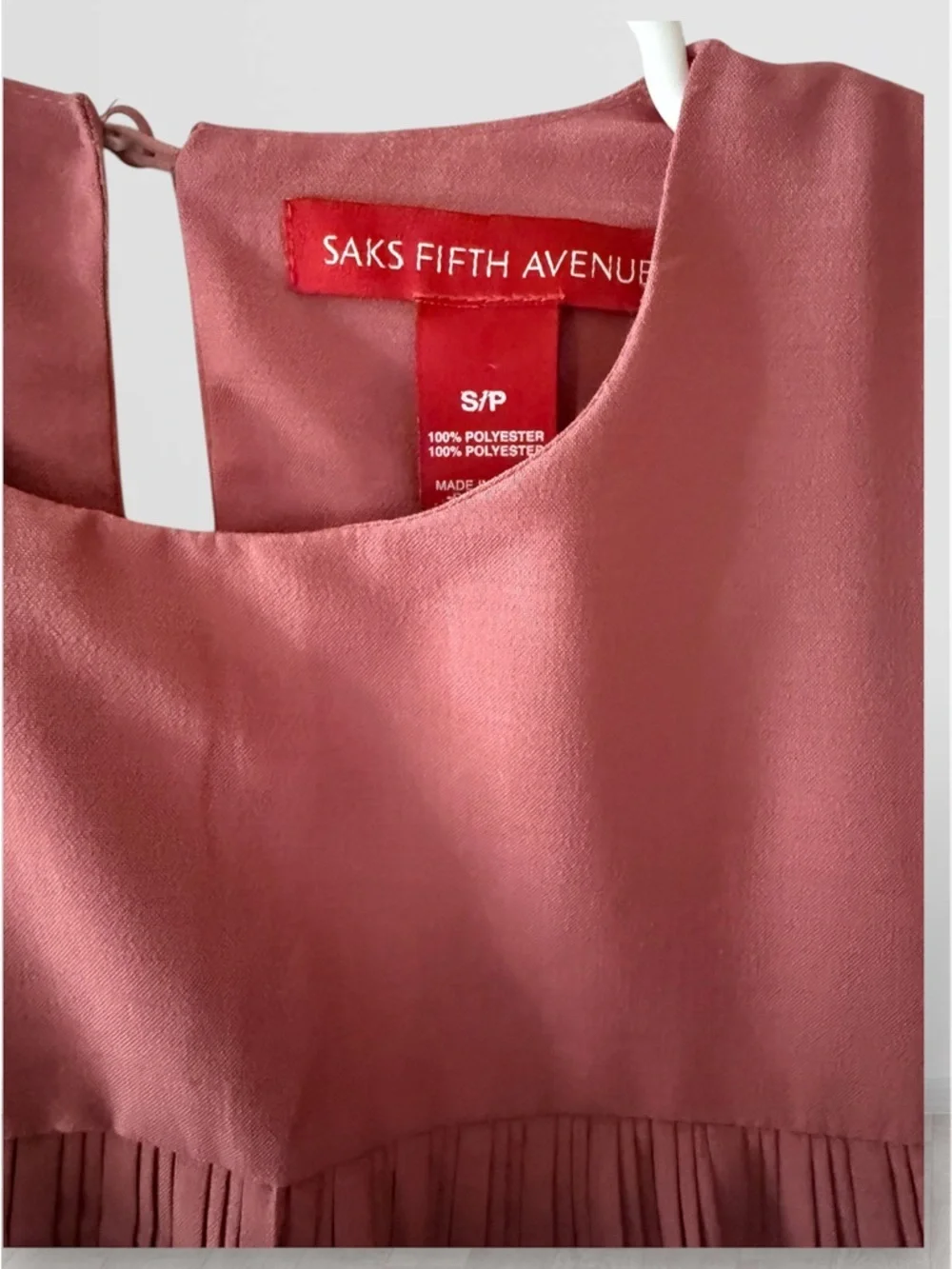 Saks Fifth Avenue Pleated Cold Shoulder Tiered Dress in Rose - Size S - Picture 6 of 7